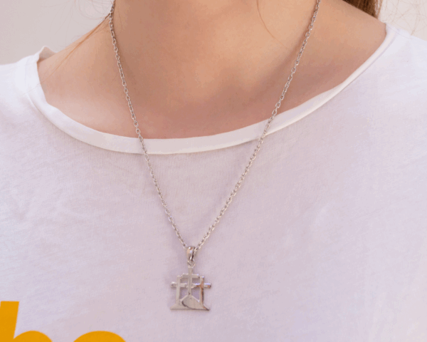 Three crosses on the Hill Necklace - imagine 3