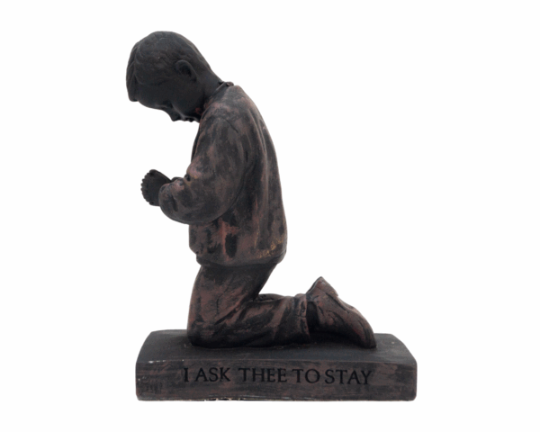 Sculpture Called to pray young boy - imagine 7