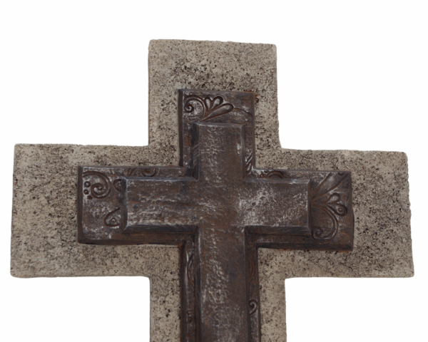 Triple cross made of resin - imagine 2