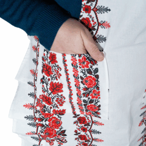 Traditional apron with ruffles and pockets